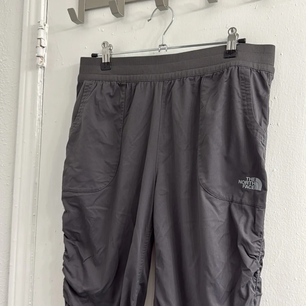 NORTH FACE Girls Jogger Pants XL (18) in gray Ruched Cropped Pull On Outdoor